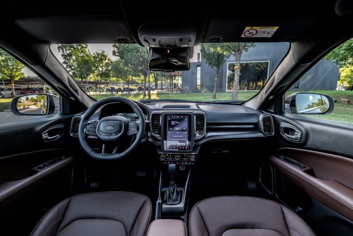 La nueva Toro Ranch incluye sistema multimedia con pantalla táctil de 10,1 pulgadas, compatible con Android Auto y Apple CarPlay + GPS.