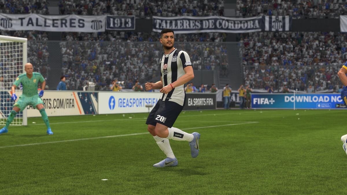 Capturas de imágenes en una Playstation 5 de cómo se ve Talleres en el videojuego Fifa 23.