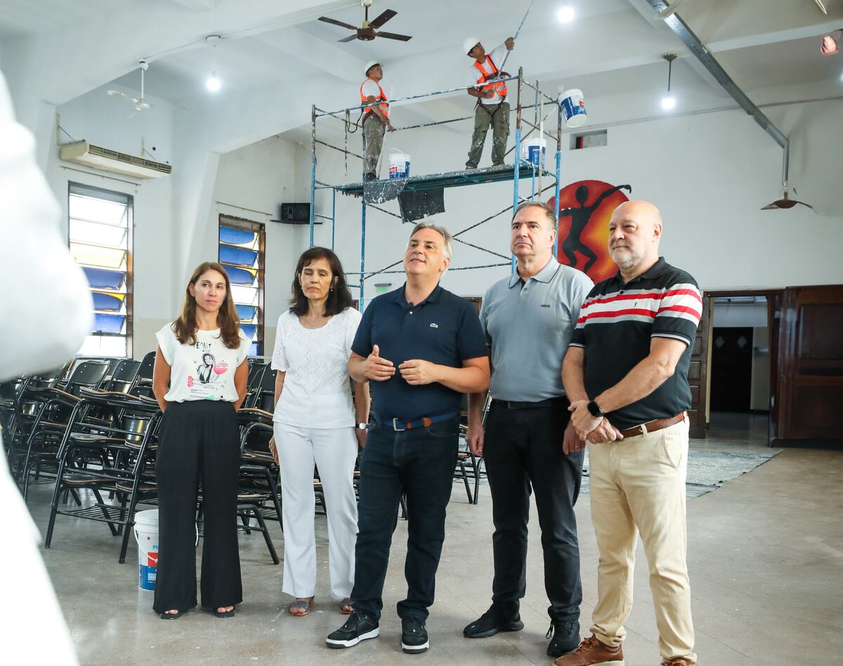 El gobernador Martín Llaryora visitó la Escuela Normal Superior Dr. Agustín Garzón Agulla.