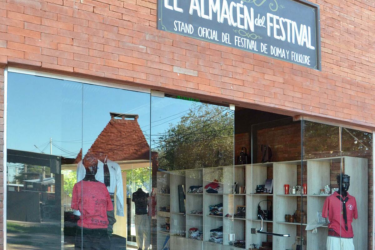 El Almacén Oficial del Festival está abierto todo el año y vende todo el merchandising.
