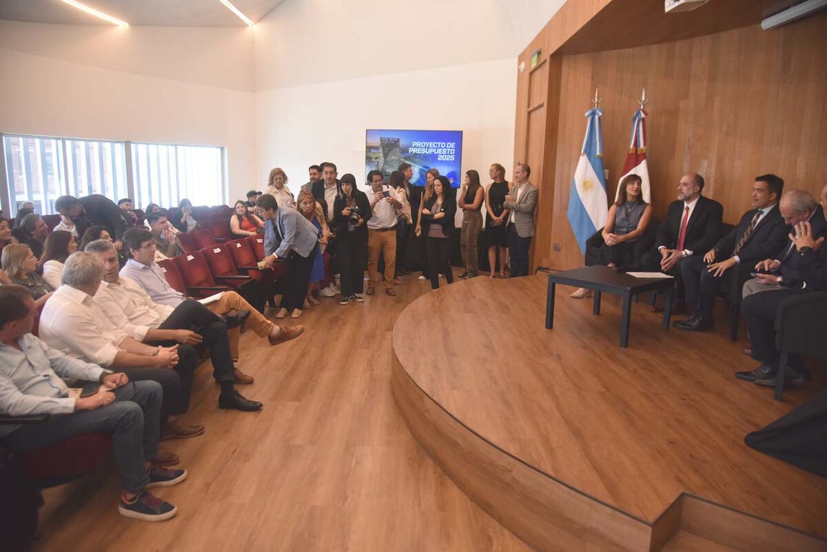 Presentan el proyecto del presupuesto en la Legislatura (Facundo Luque / La Voz)