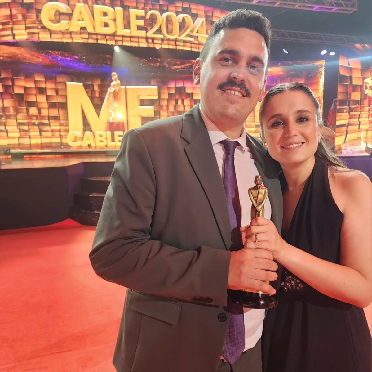 Manu Jove y Agustina López, en los Martín de Fierro de Cable 2024. (Instagram @agustilop).