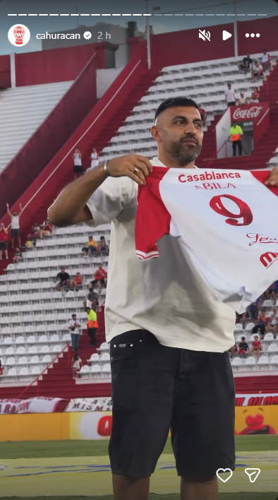 "Wanchope" Ábila, este martes en la cancha de Huracán. (Captura)