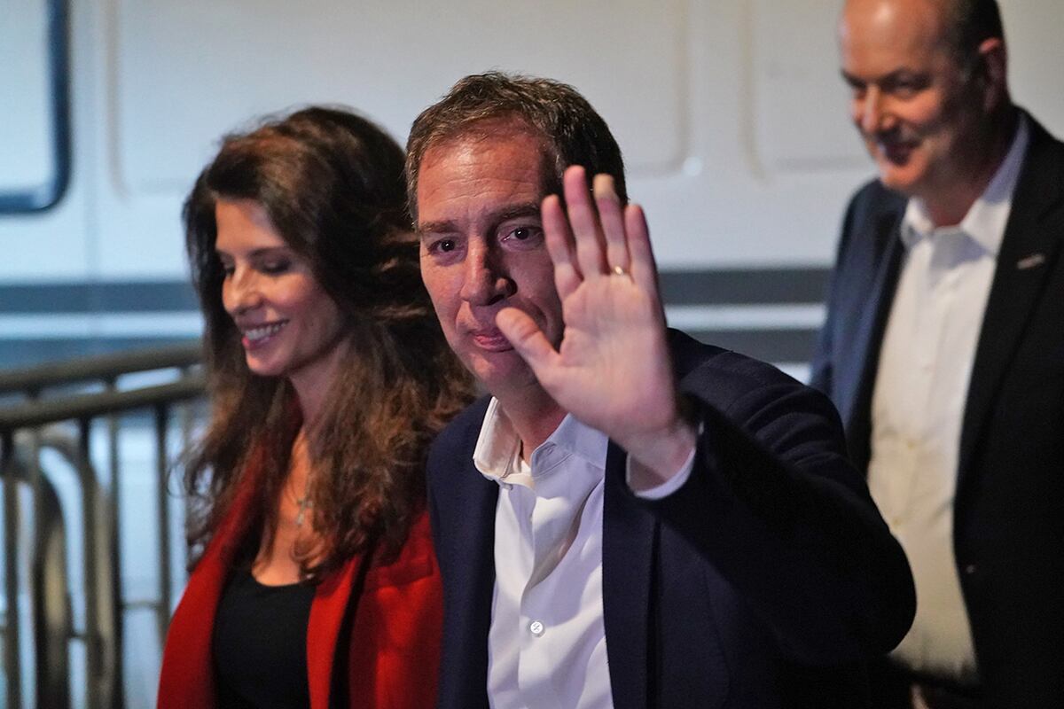 Diego Santilli, en el búnker de la Libertad Avanza en el Libertador Hotel. (Gentileza Clarín)