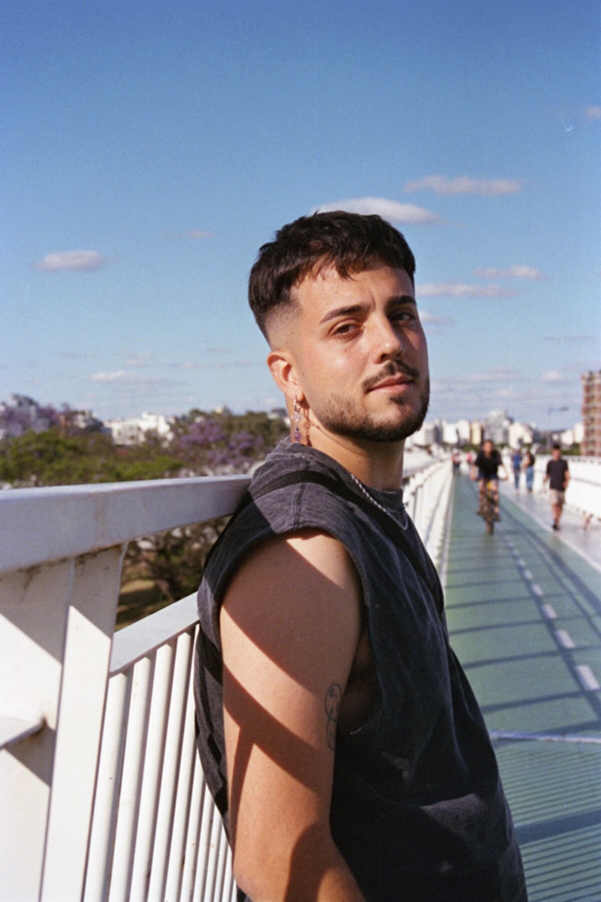 Javi Boggio presenta su disco "Cosmos, vol. 1", inspirado en un duelo familiar y en su relación con las estrellas. (Gentileza Lui Suizer).