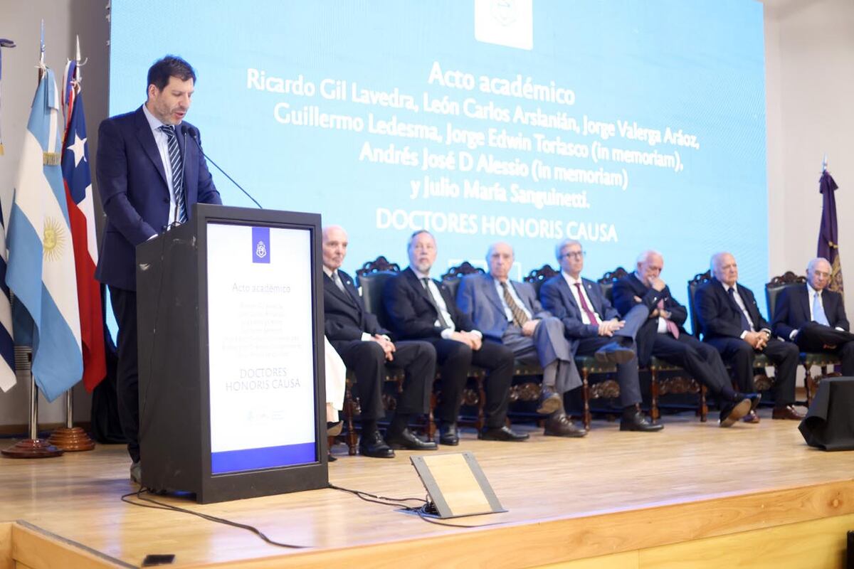 La UNC otorgó el Doctorado Honoris Causa a Gil Lavedra, Ledesma, Valerga Aráoz y al ex presidente de Uruguay, Julio María Sanguinetti.