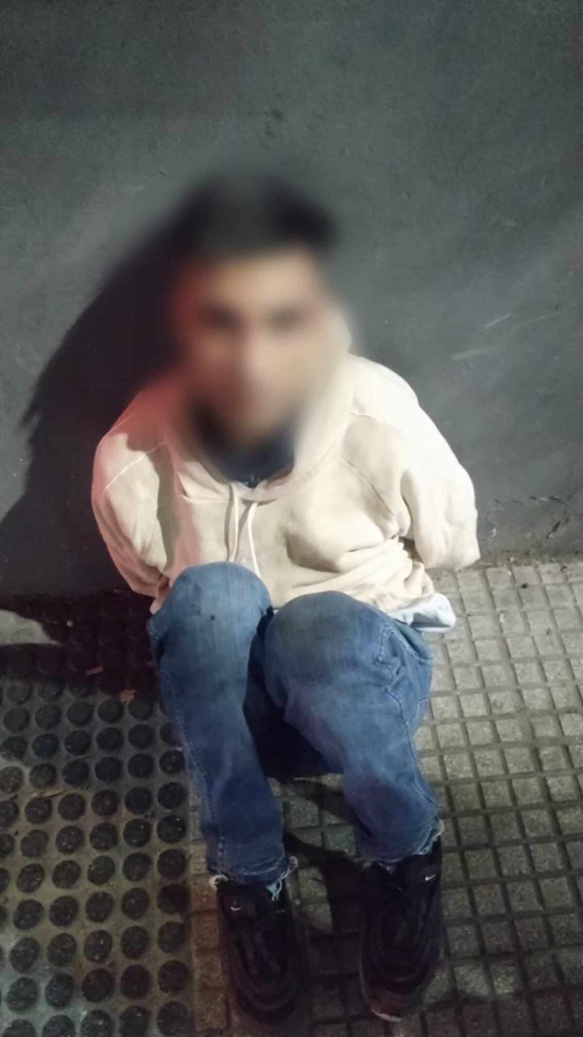 Uno de los ladrones que quiso huir a pie fue detenido.