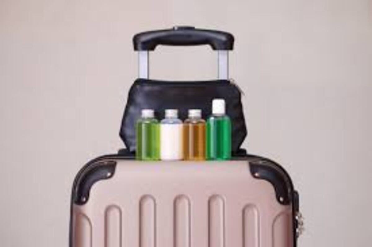 ¿Se pueden llevar perfumes y cremas en la cabina del avión?: lo que tenés que saber