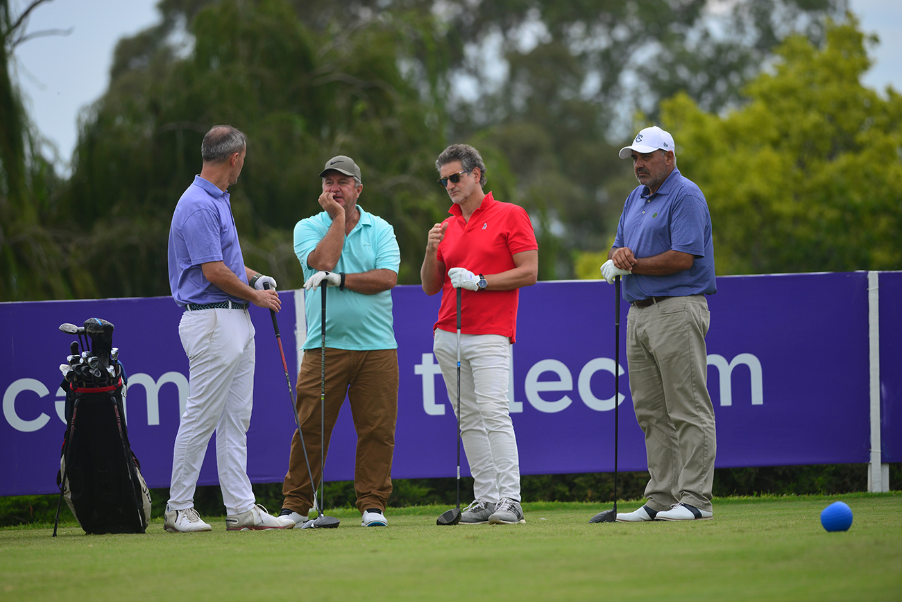 En el Golf Club de Villa Allende, Ángel "Pato" Cabrera arranca en el Pro-Am en la antesala del Abierto del Centro Foto: Pedro Castillo 