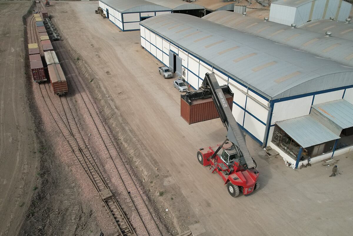 La empresa que construyó su propia estación ferroviaria de carga.
