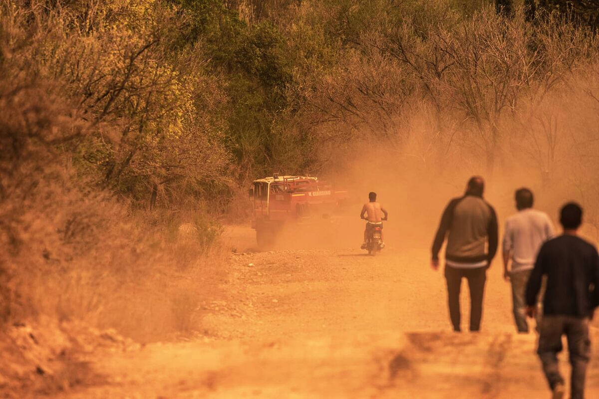 En 2024, los incendios de Córdoba pusieron en riesgo a las personas y viviendas. (La Voz)
