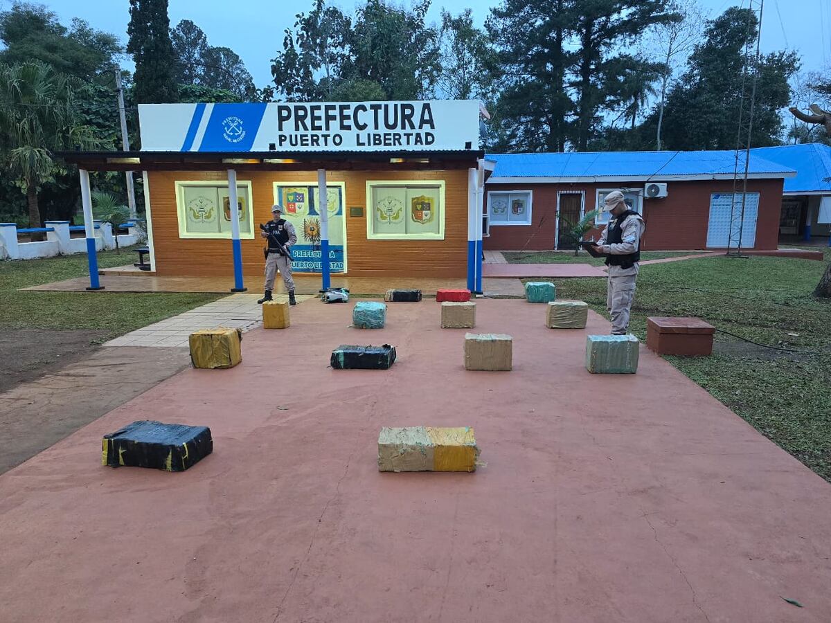 355 kilos de droga: incautaron un cargamento de marihuana traficado desde Paraguay hasta Misiones. (Prefectura)