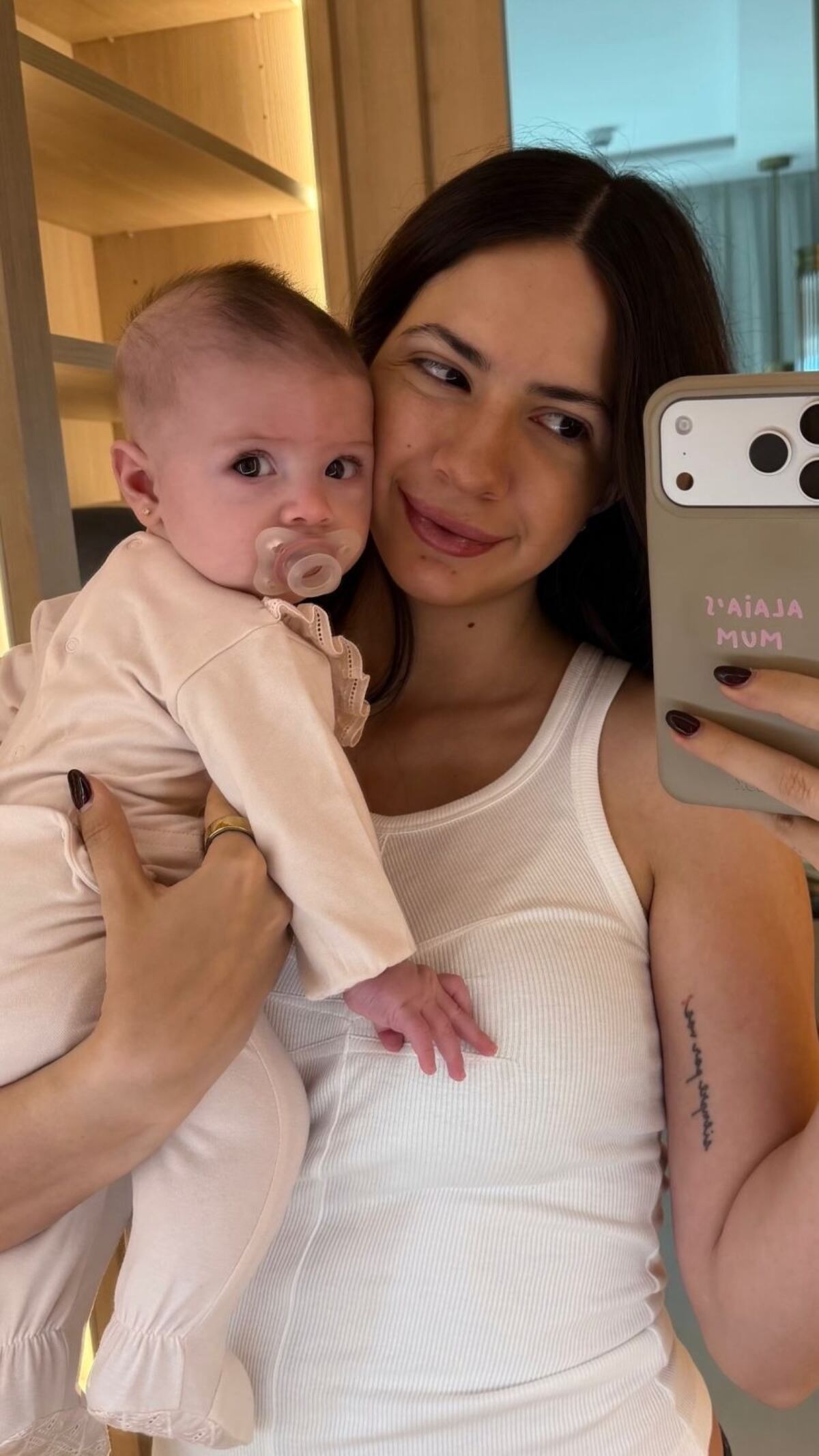 Así está Alaia, la hija de Alexis Mac Allister y Ailén Cova: las primeras vacaciones en Mallorca