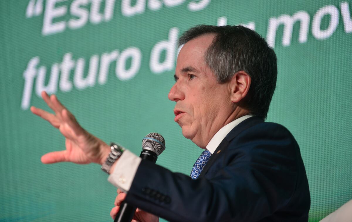 MOVILIDAD. Salinas señaló que Toyota, como el resto de la industria automotriz, está atravesando una transformación en la que ya empieza a coexistir la fabricación de unidades con servicios y soluciones de movilidad. (Nicolás Bravo / La Voz)