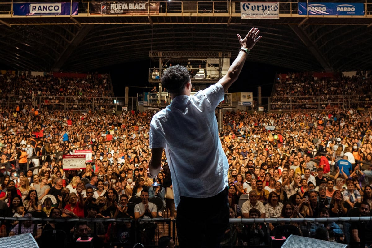 Santiago Fiurien una postal de su presentación en el Festival de Peñas de Villa María. (Prensa Santiago Fiuri).