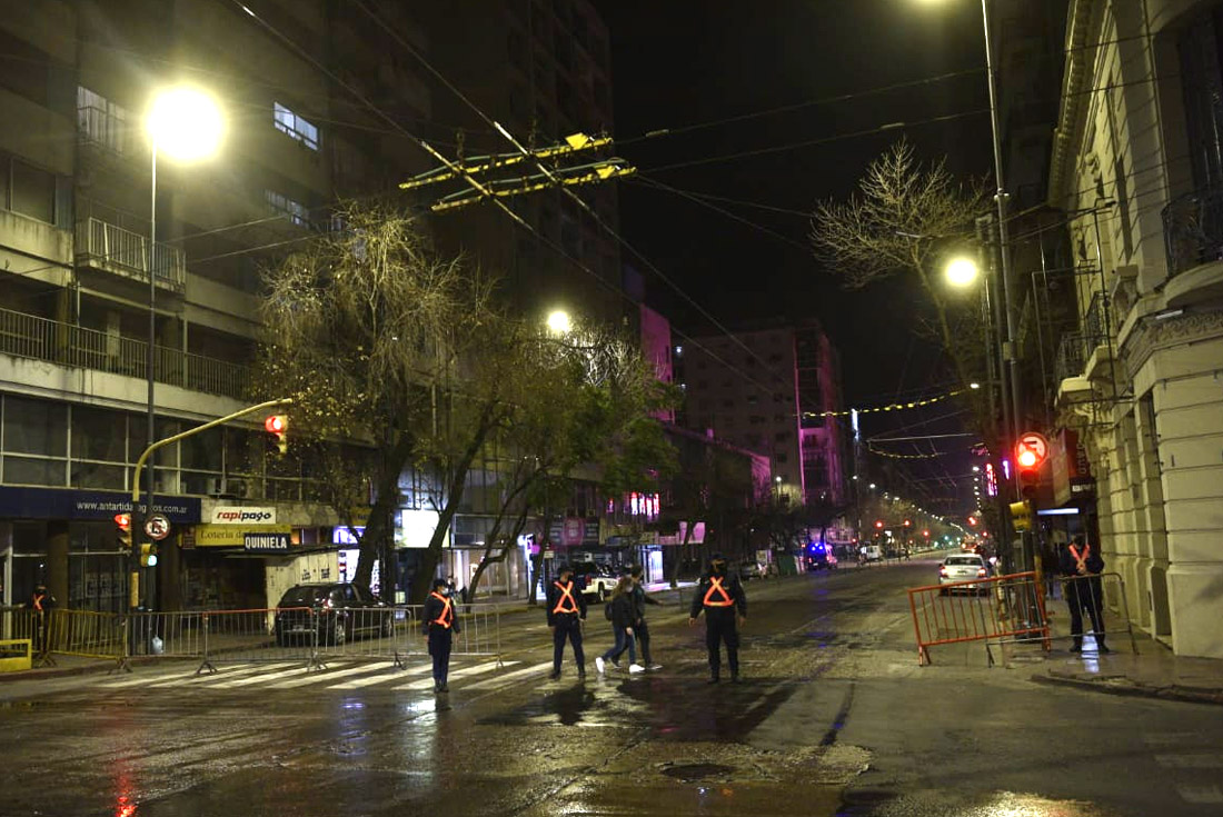 Operativo policial en el centro por el partido final de la Copa América entre Argentina y Brasil
(Facundo Luque)