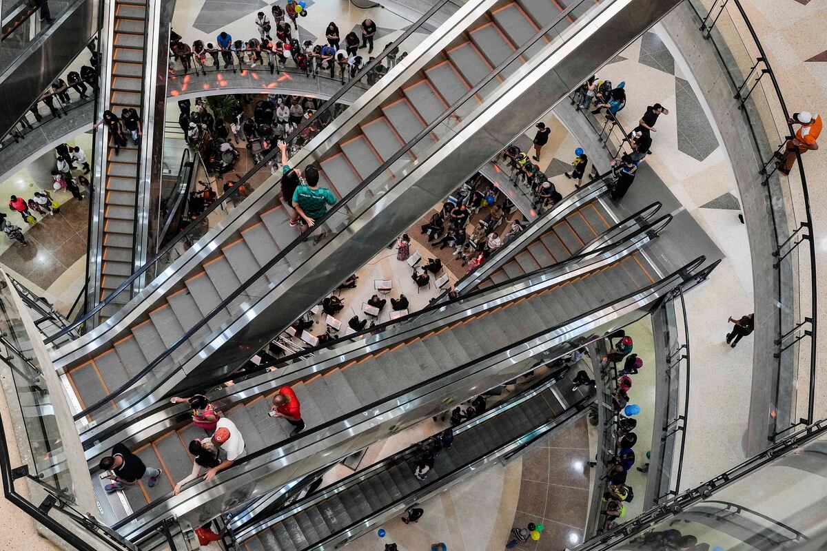 El fallo apunta a la seguridad que se debe brindar en el mantenimiento de las escaleras mecánicas en los grandes centros comerciales. (Archivo)