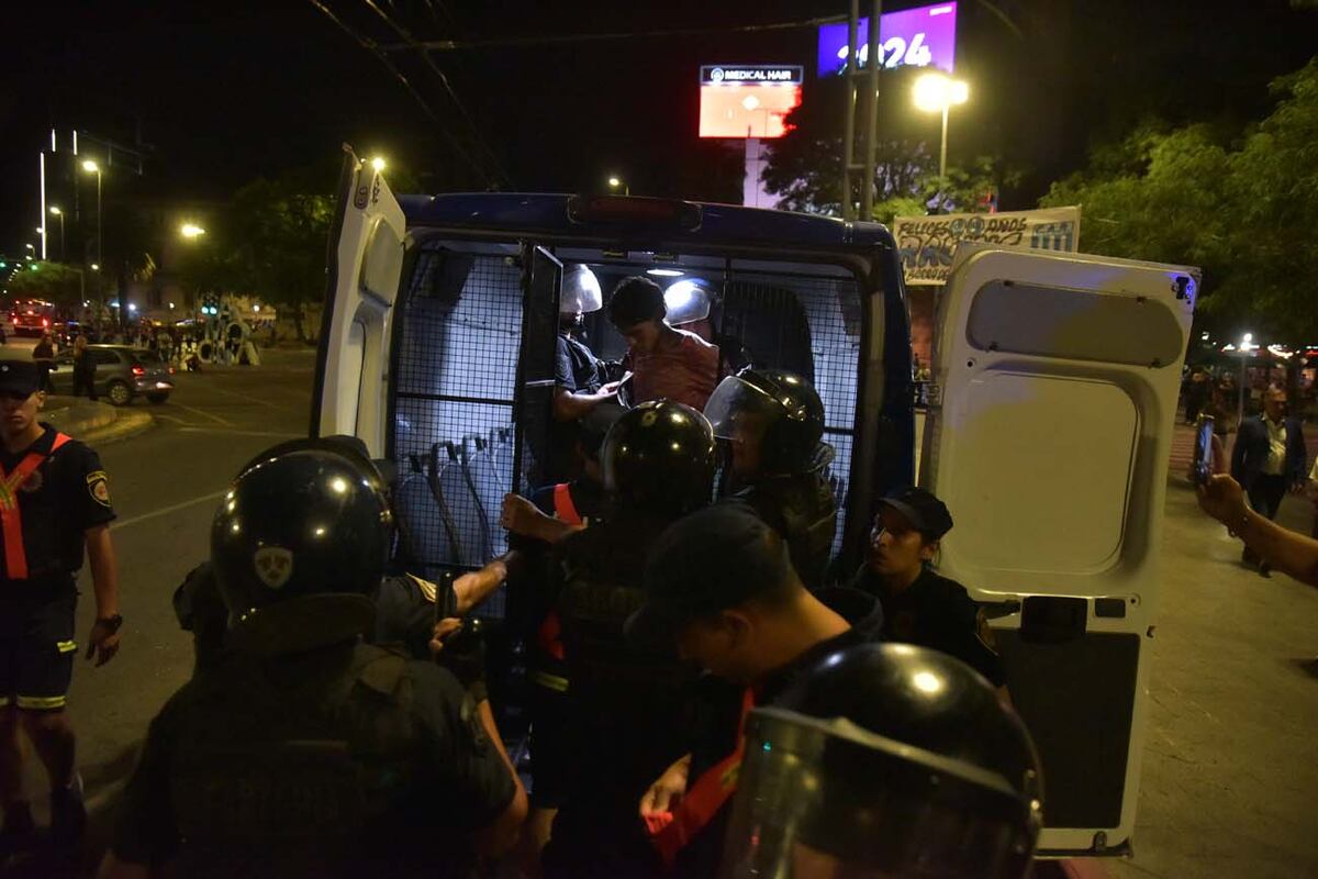 cacerolazo en patio olmos