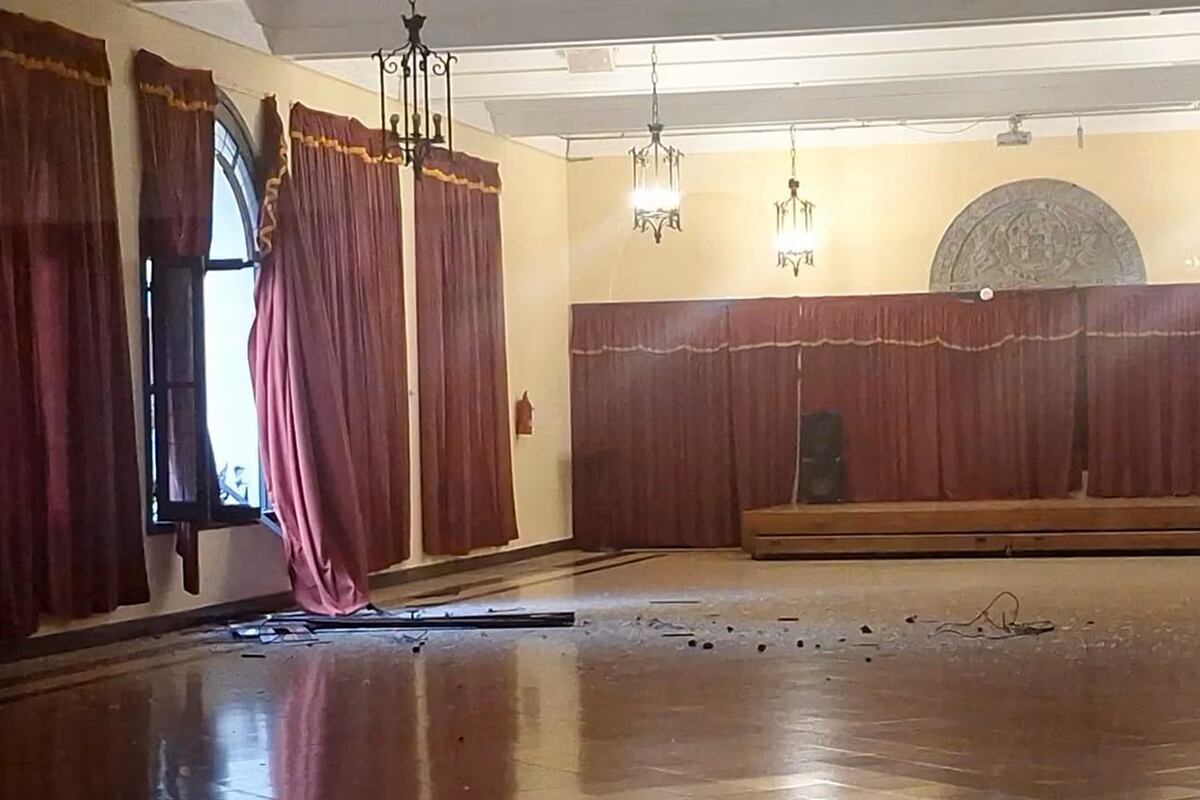 La lluvia provocó destrozos en el Colegio Nacional de Monserrat de Córdoba. (Gentileza)