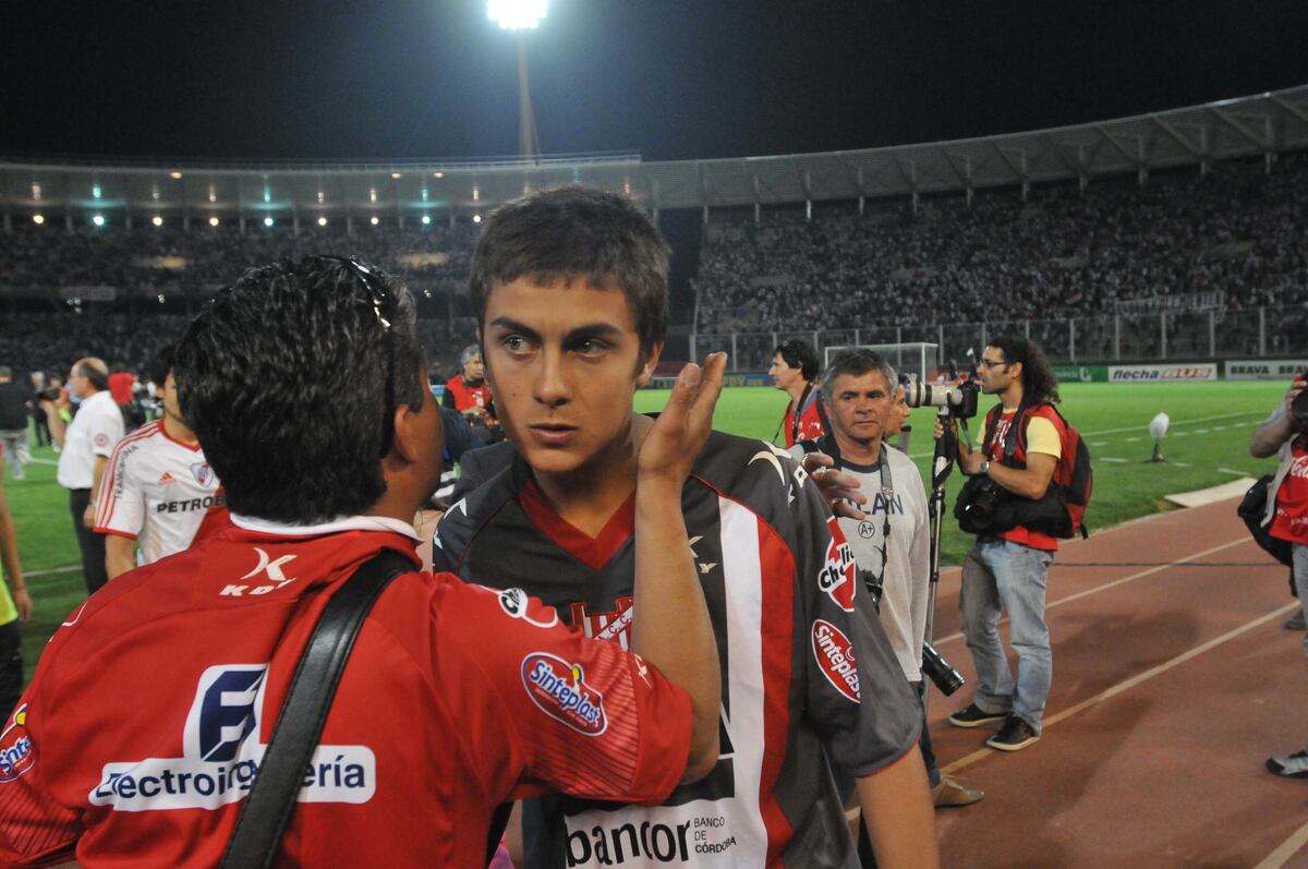 Instituto y el partido ante River en 2011 en el Kempes. (Archivo / La Voz).