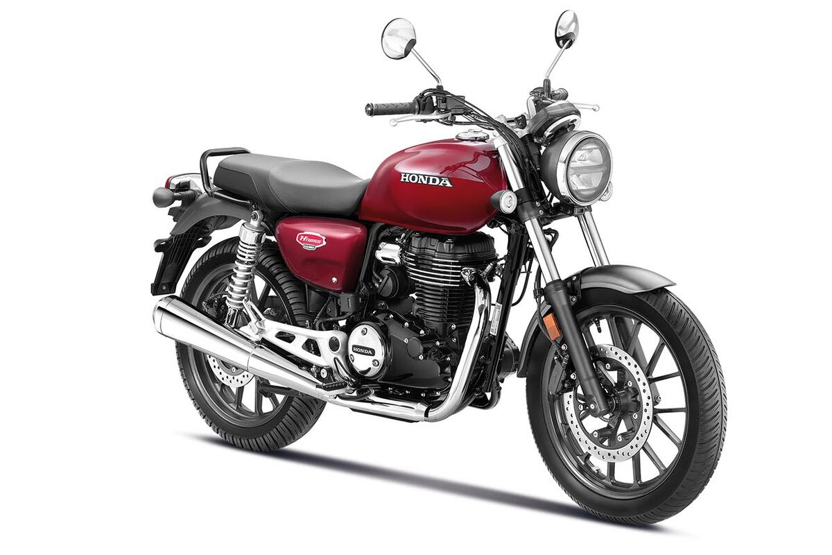 Incorpora un motor mono cilíndrico de 349 cc, con una transmisión de cinco marchas con embrague asistido y anti-rebote.