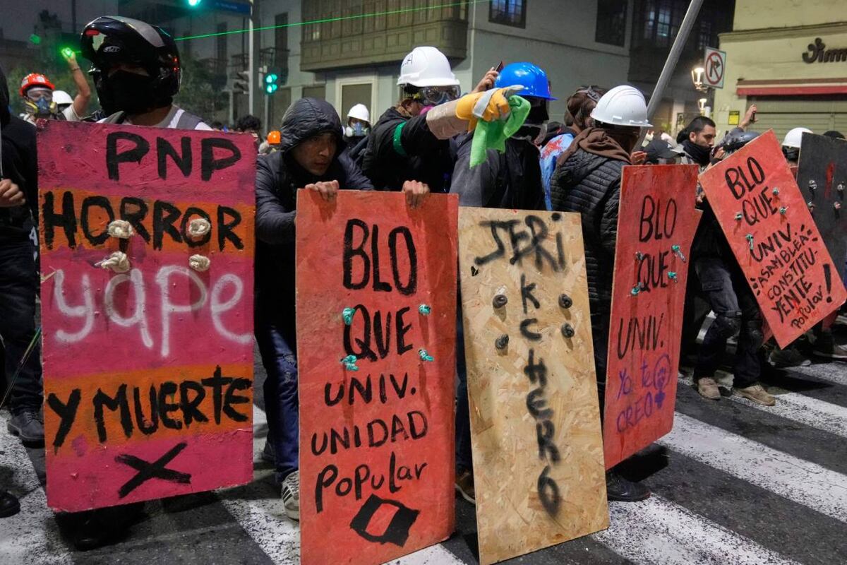 Perú. Manifestaciones cerca del Congreso durante contra el presidente José Jeri, el 15 de octubre de 2025. (AP / Martín Mejía)