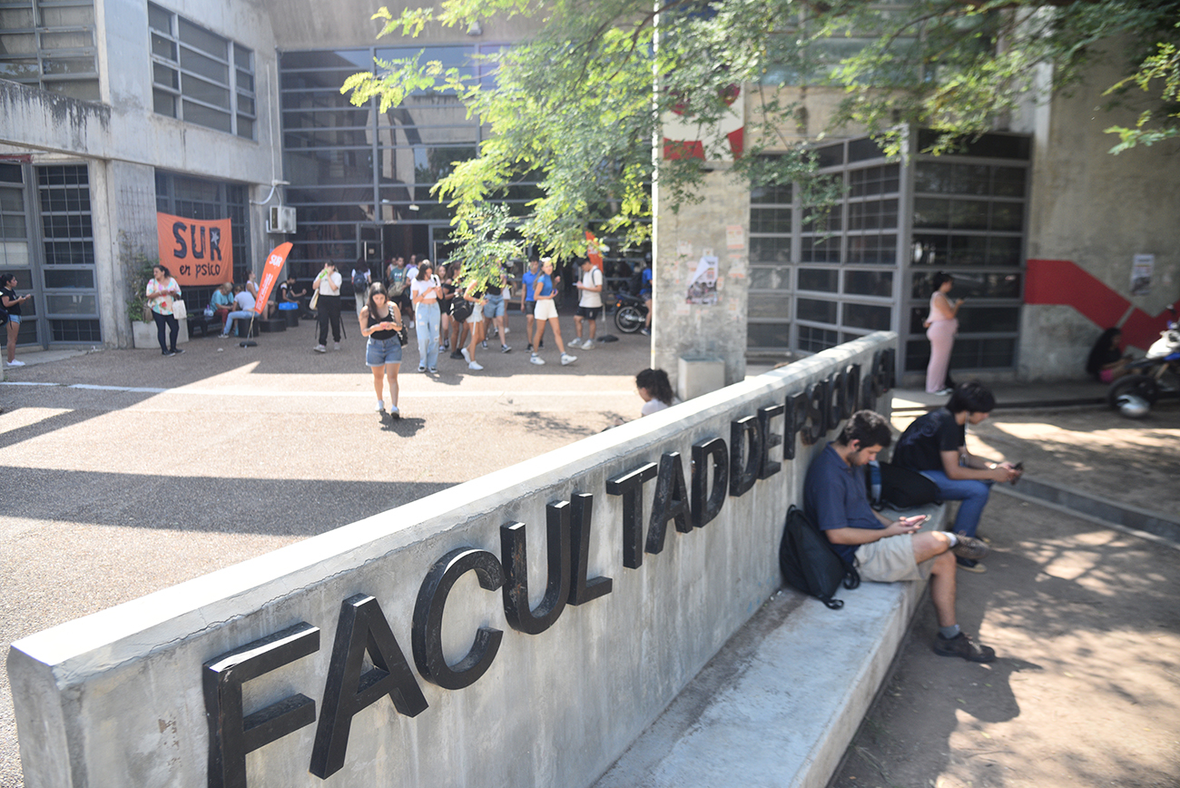 Para un estudiante del interior o de otra provincia, es cada vez más caro estudiar en una universidad de la ciudad de Córdoba. (La Voz)