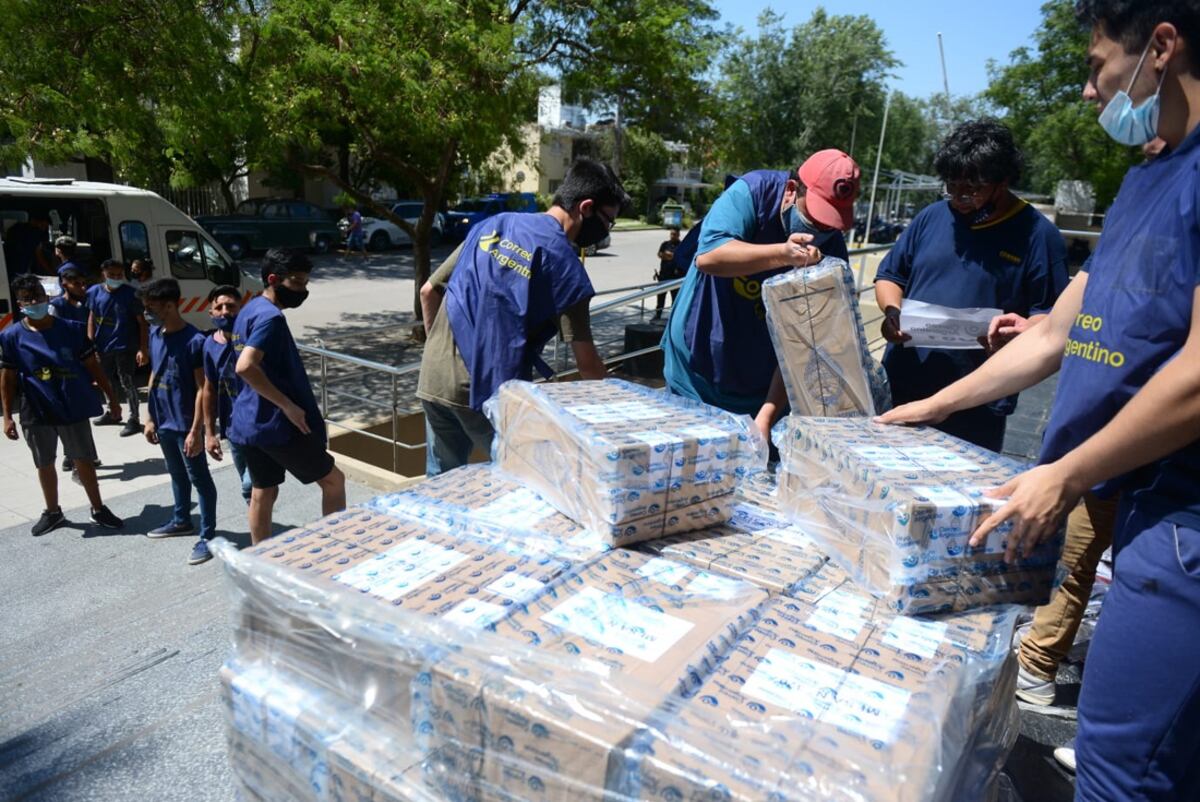 Arrancó el operativo para repartir las urnas en Córdoba (José Hernández/LaVoz).
