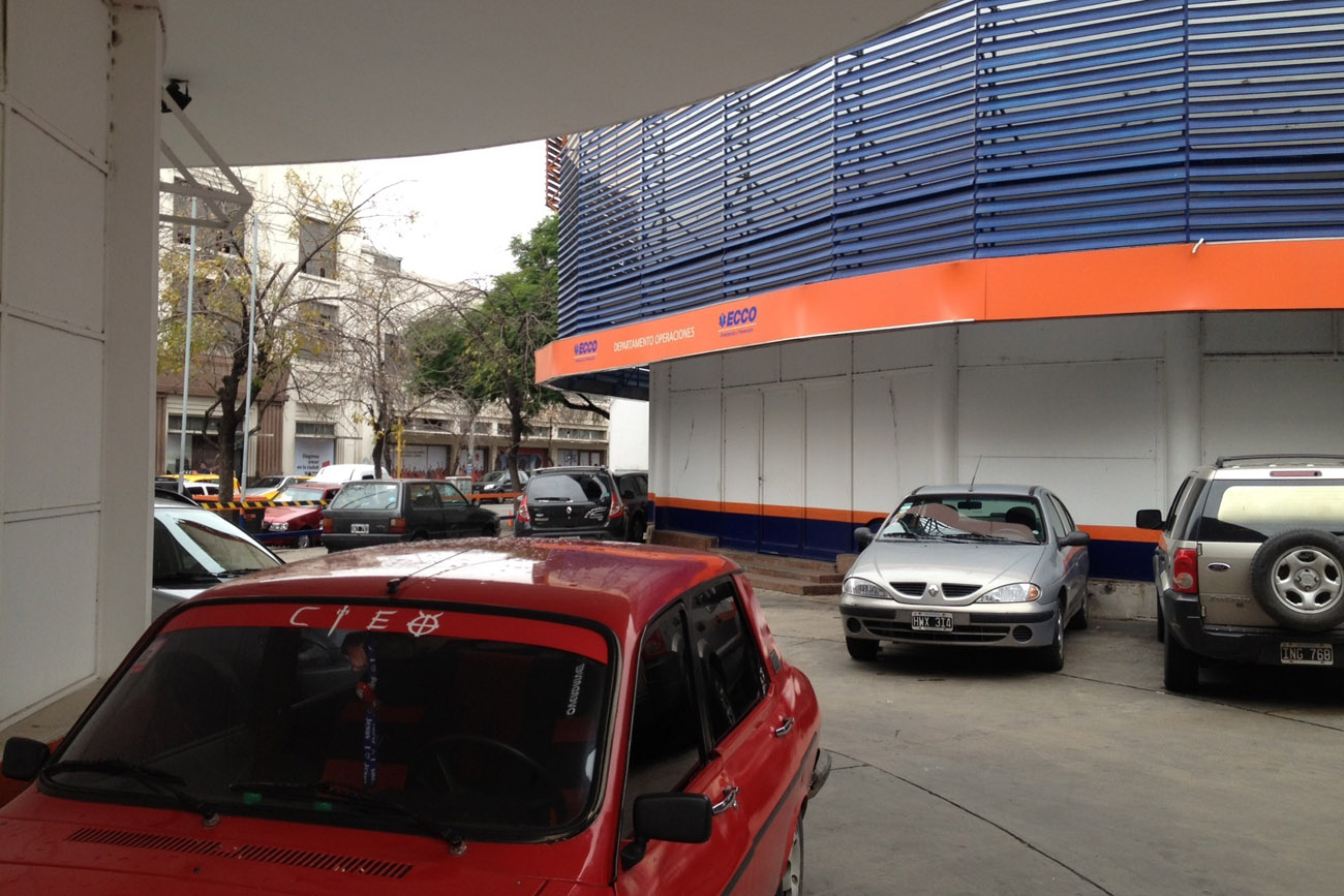 Antigua sede de Ecco, en la esquina de Humberto Primo y Jujuy. (Archivo La Voz)