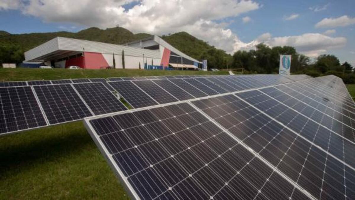 El súper Luconi en Santa Rosa de Calamuchita, abastecido por energía solar (La Voz/Archivo)