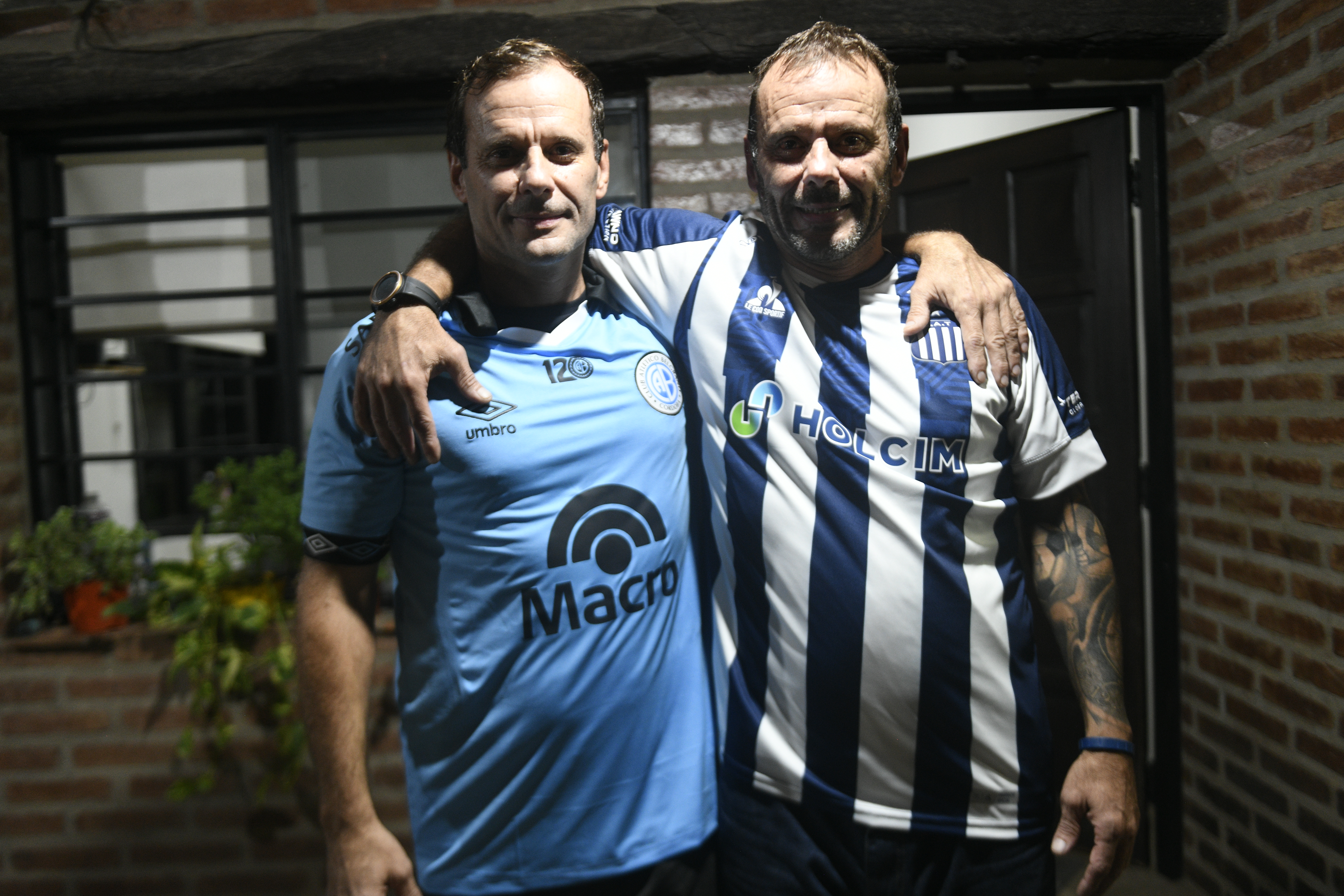 Son gemelos: uno es de Belgrano y el otro es de Talleres. Son los hermanos Vélez: Walter y Nicolás, que contaron su historia para La Voz. (Javier Ferreyra / La Voz)