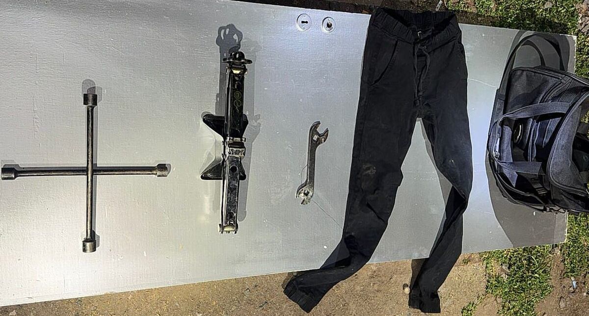Ilícito. Los delincuentes utilizaban herramientas para romper el enrejado de las ventanas. (Policía de Córdoba)