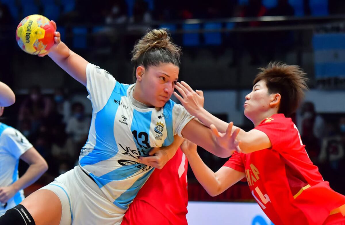 "Shula" Gavilán fue titular la victoria del seleccionado argentino sobre China en el Mundial de Handball de España. (prensa Mundial de España 2021)