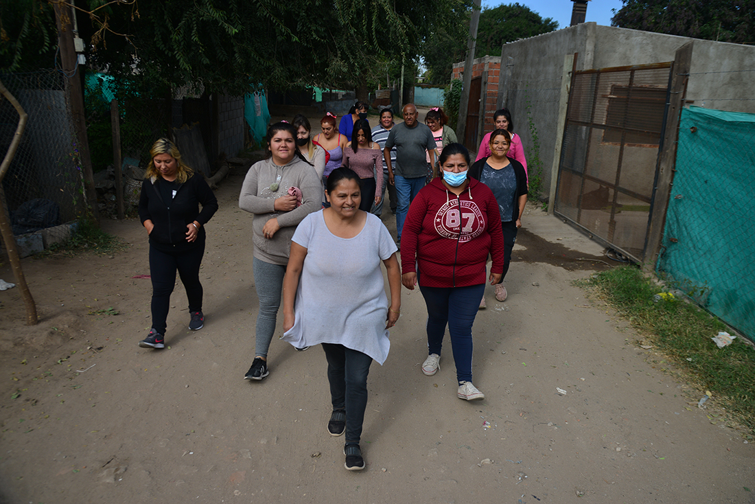 Cooperativa de mujeres que se cfeo en pandemia para conseguir trabajo. Ahora estan levantando su propio comedor. Barrio Cooperativa Atalaya. Foto: (Pedro Castillo / La Voz)