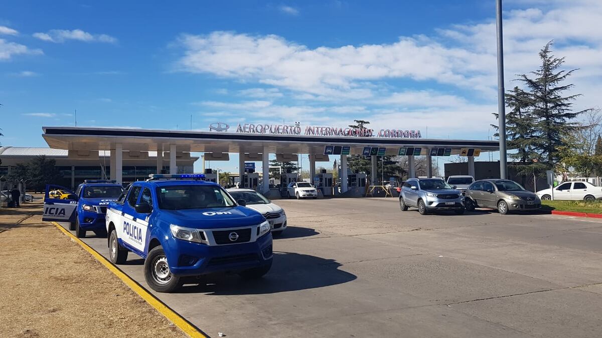 Aeropuerto de Córdoba. Los operativos de vigilancia son frecuentes en el perímetro. (Foto / Nicolás Bravo)