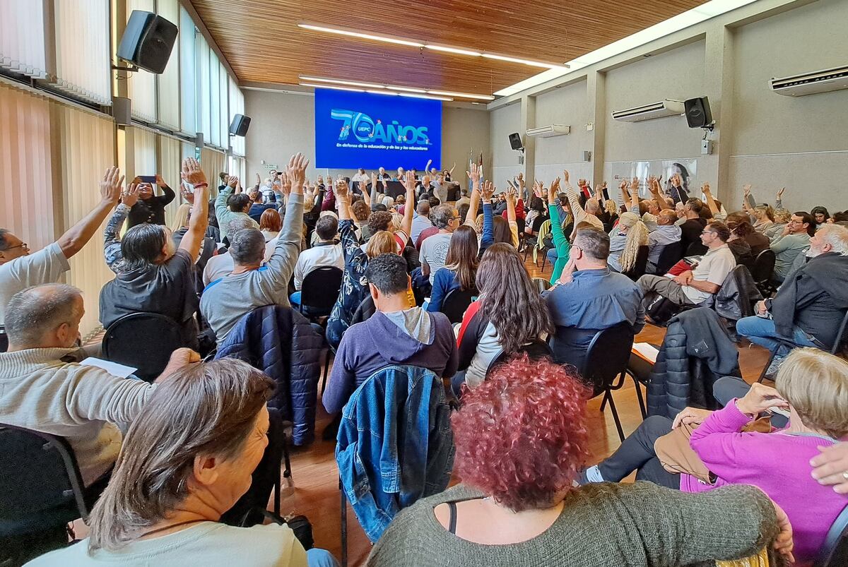 Abril. El gremio docente decidió por mayoría aceptar la oferta de la Provincia.