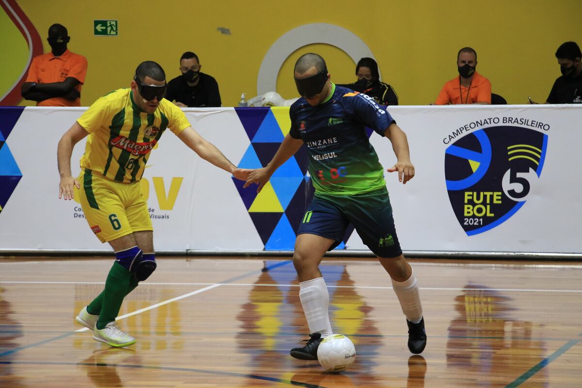 El cordobés Nahuel López junto a su equipo, AMC, en el Campeonato Brasileiro de fútbol 5 Serie A para ciegos. (Gentileza Confederación Brasilera de Deportes para Deficientes Visuales).