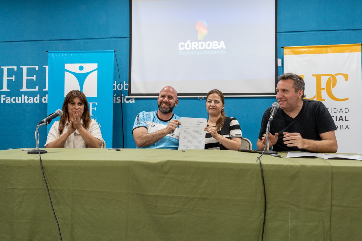 El programa fue presentado por la rectora, Julia Oliva Cúneo, el presidente de FEDUA, Emiliano Ojea, la decana de la Facultad de Educación Física (FEF), Analía Tita, el secretario de Coordinación y Asuntos Legales, Juan Valfré y el secretario de Bienestar Estudiantil y Graduados, Enzo Valzacchi.