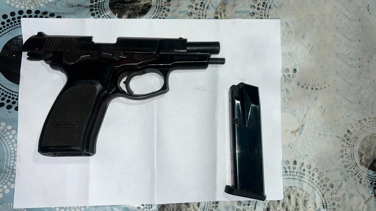 Impactante allanamiento en barrio Marqués Anexo: armas, municiones y una joven rescatada en Córdoba.