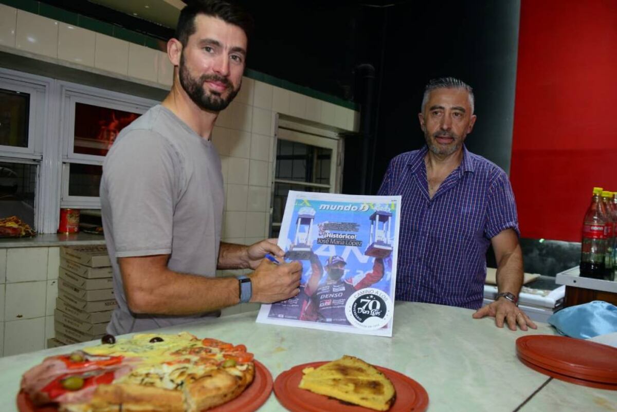 José María López, de visita en la Pizzería Don Luis (José Hernánez / La Voz)