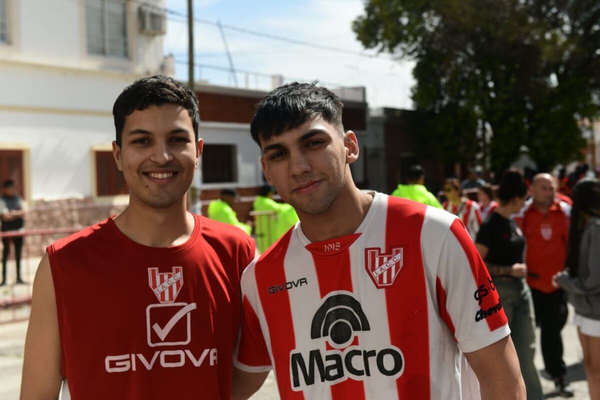 Hinchas de Instituto en la previa del clásico con Talleres en Alta Córdoba. (José Gabriel Hernández y Javier Ferreyra / La Voz)