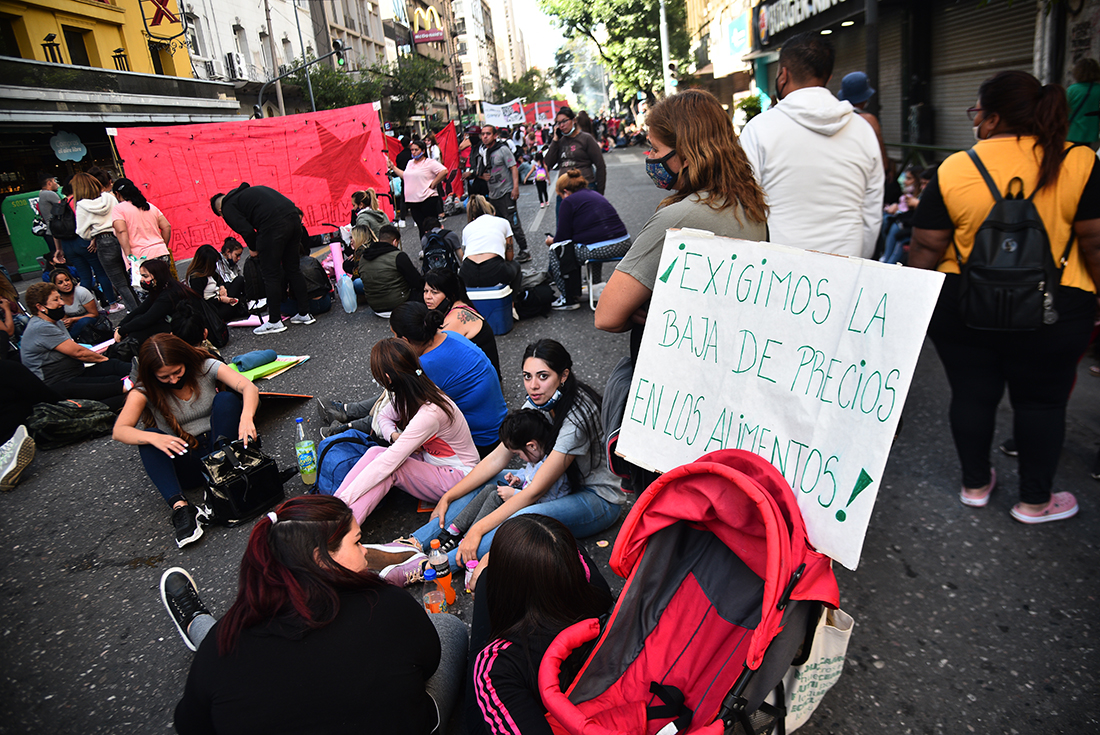 Acampes. Las organizaciones piqueteras de izquierda realizaron en el centro de Córdoba tres acampes durante este año. Reclaman más fondos para alimentos. (José Gabriel Hernández / Archivo)