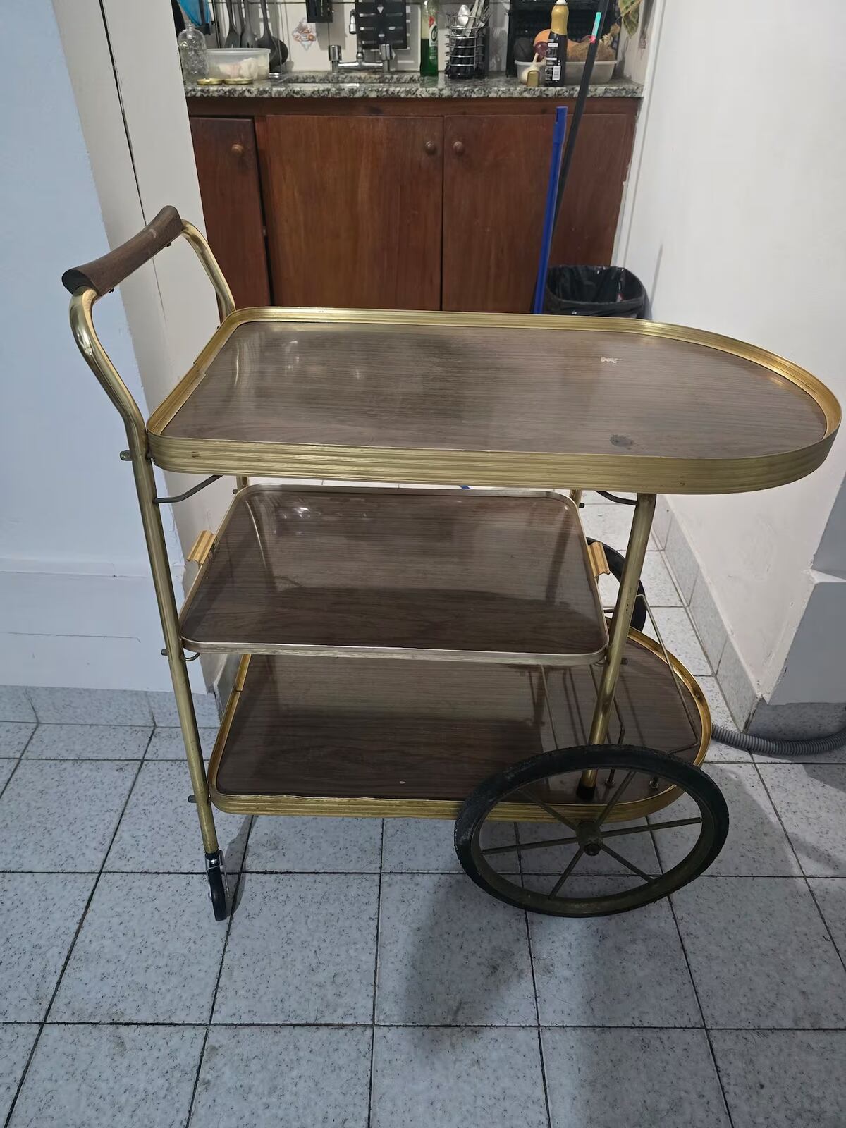 El carrito antes de ser restaurado.