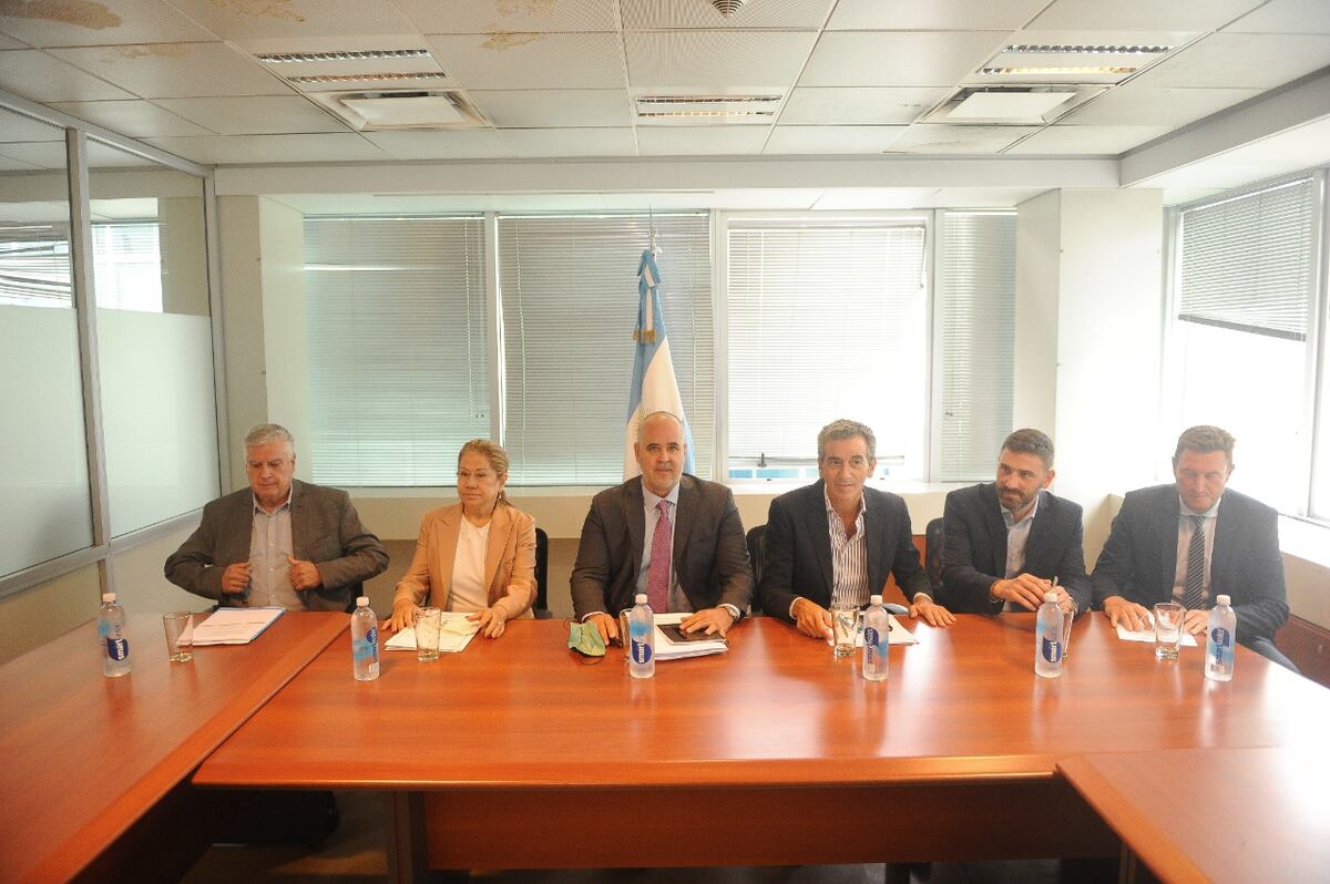Armadores. Carlos Gutiérrez, Graciela Camaño, Eduardo "Topo" Rodríguez, Randazzo y García Aresca, los diputados que apoyan la candidatura presidencial de Schiaretti. (Federico López Claro / Archivo)