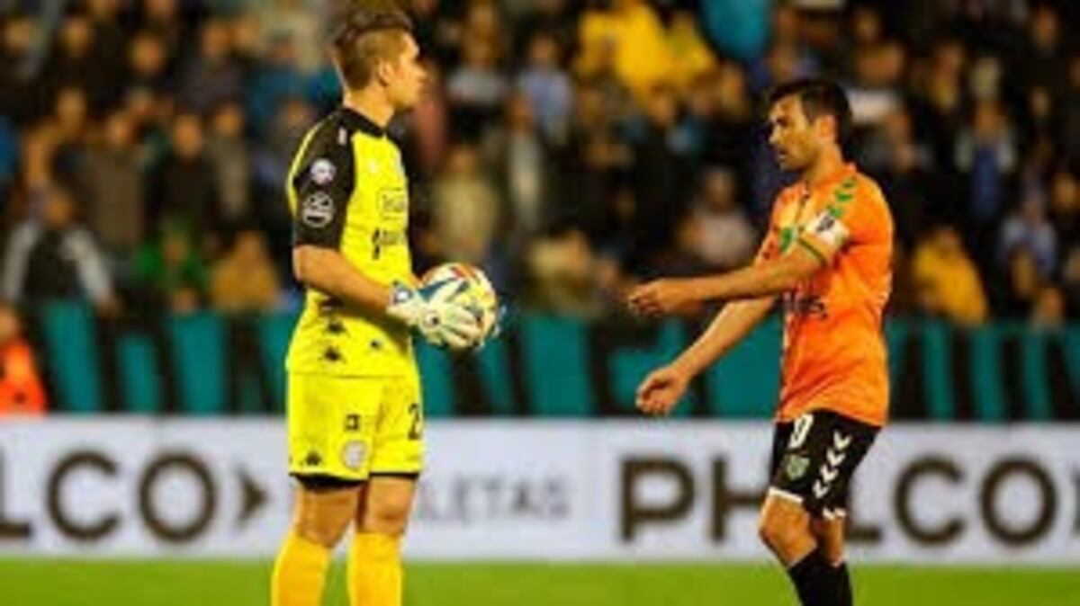 La noche que Rigamonti no olvidará nunca. Belgrano lo tenía ganado, Espinoza le cobró los seis segundos y Banfield lo empató.