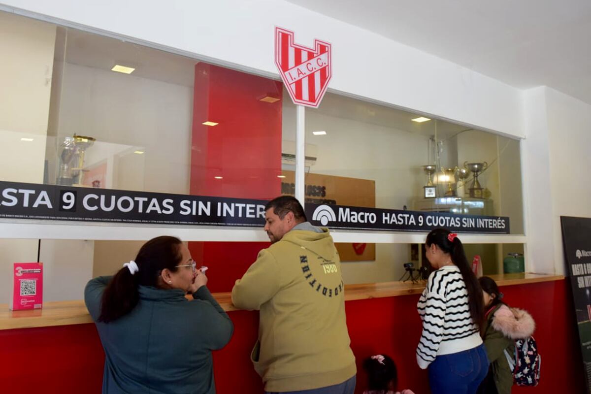 Venta de entradas para Instituto vs River este sábado a las 21 en el estadio Kempes. (José Gabriel Hernández / La Voz)