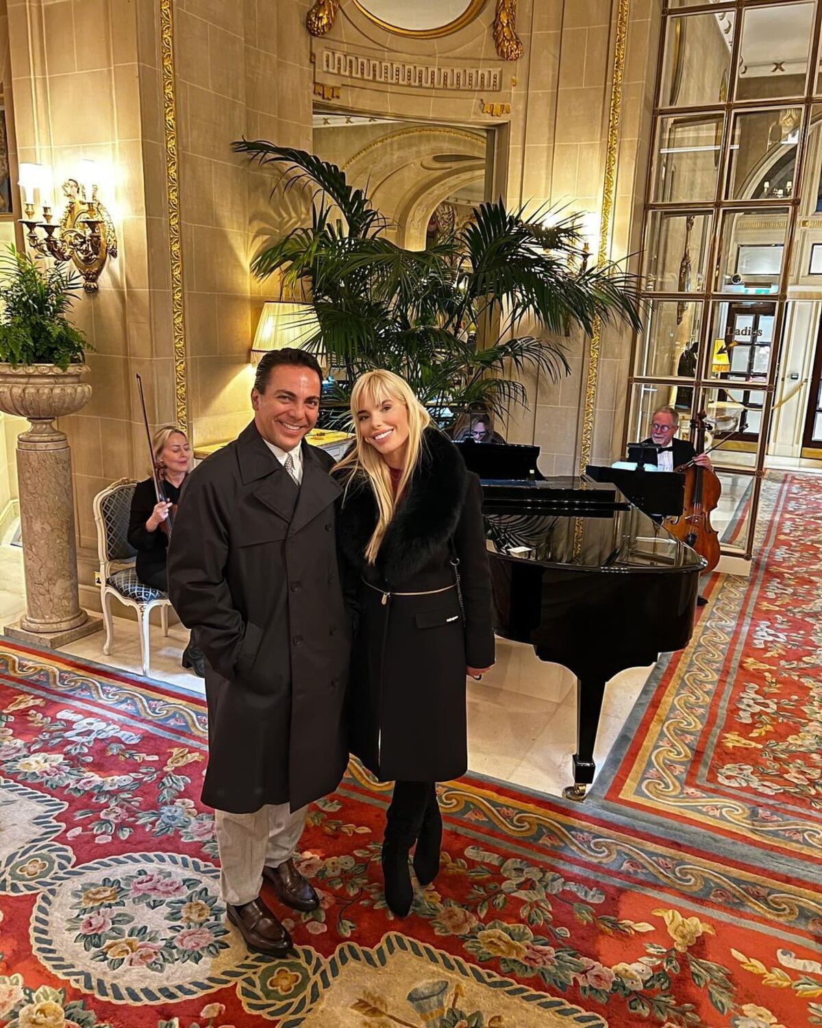 Cristián Castro con su nueva novia argentina, Ingrid Wagner.