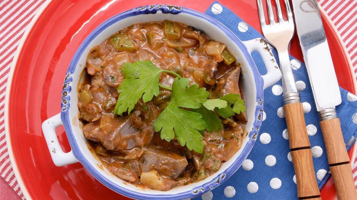 Ricos y bajos en calorías: riñones encebollados