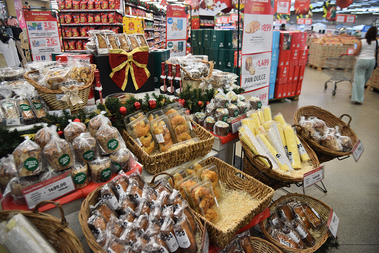 Compras navideñas. Productos comestibles tipicos para la mesa de Navidad (Pedro Castillo / La Voz)