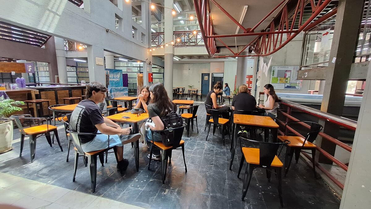 El costo de estudiar en la ciudad de Córdoba, representó el 40 % del ingreso de una familia tipo. (Defensoría del Pueblo de Provincia de Córdoba)